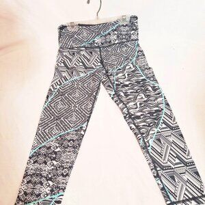 Victoria’s Secret VSK Crop Leggings Geometric Black White S/P